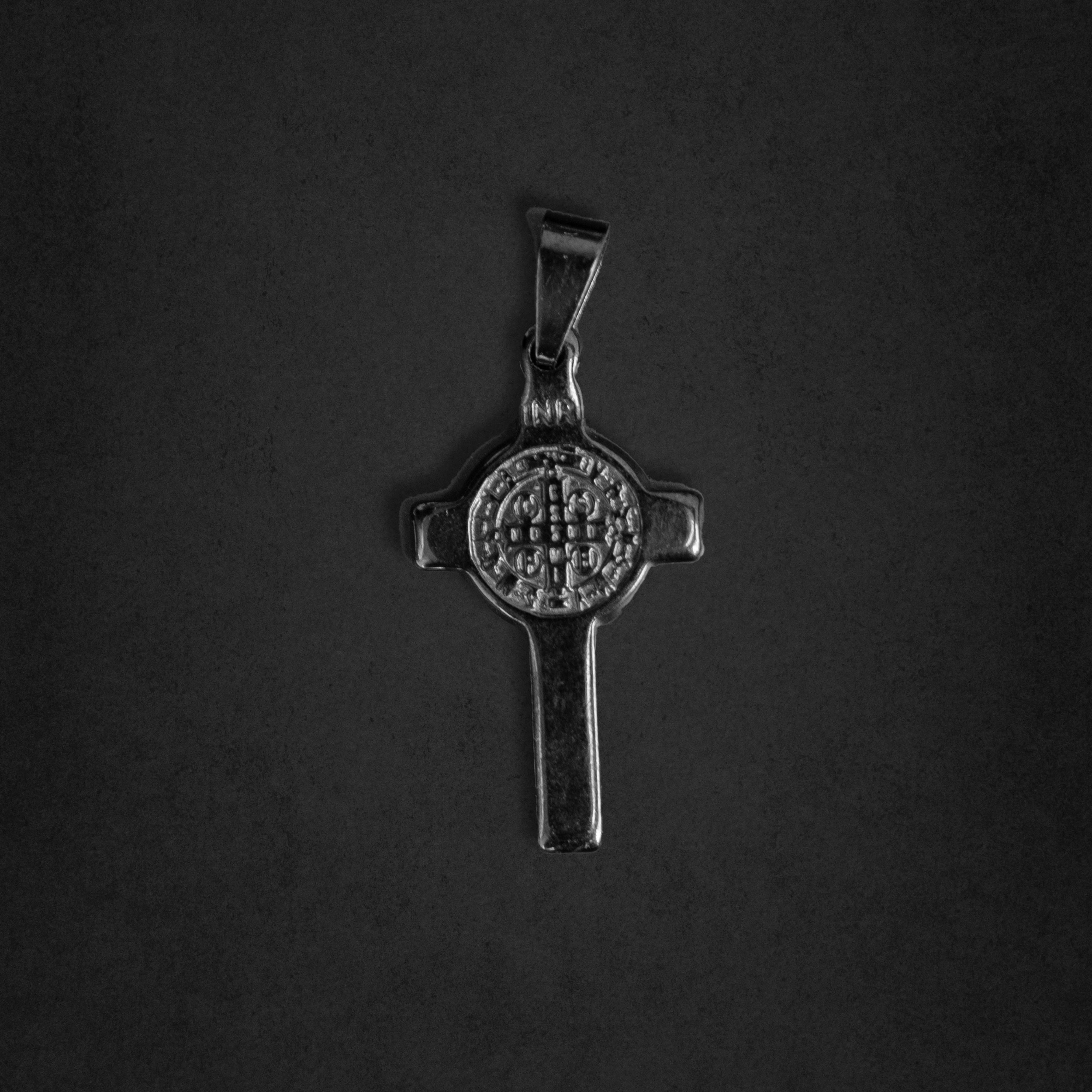 Dije San Benito Cruz Black