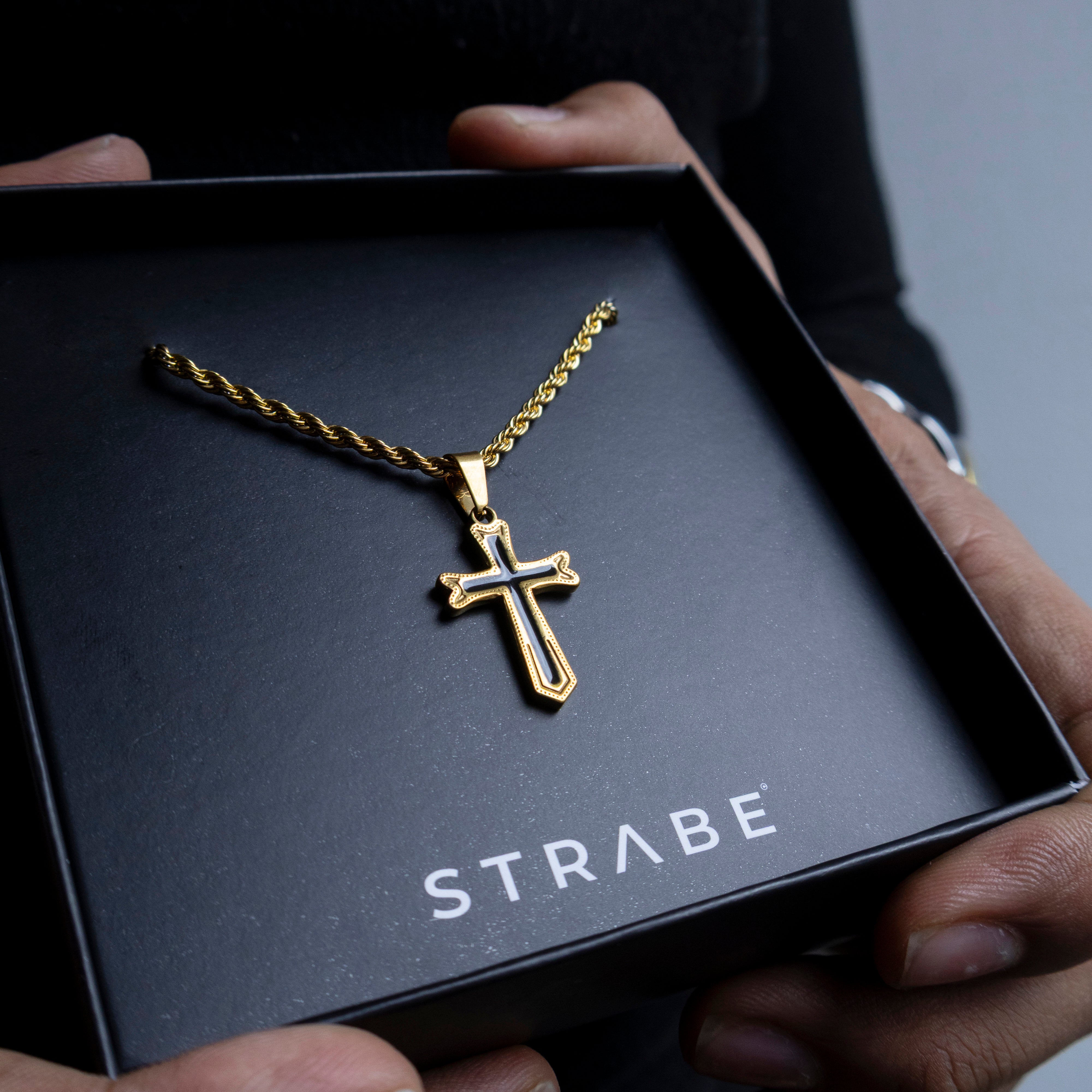 Cadena Yeshua Black GOLD